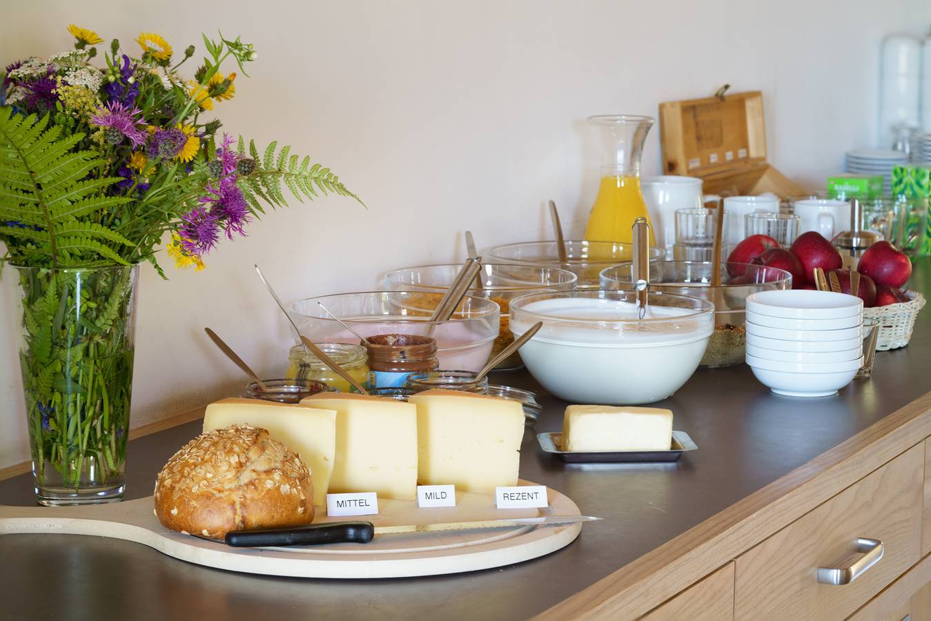 Ganze Ferienwohnung, Jugendherberge Trin - Einzelzimmer mit Etagendusche/Wc in Trin Dorf, Trin