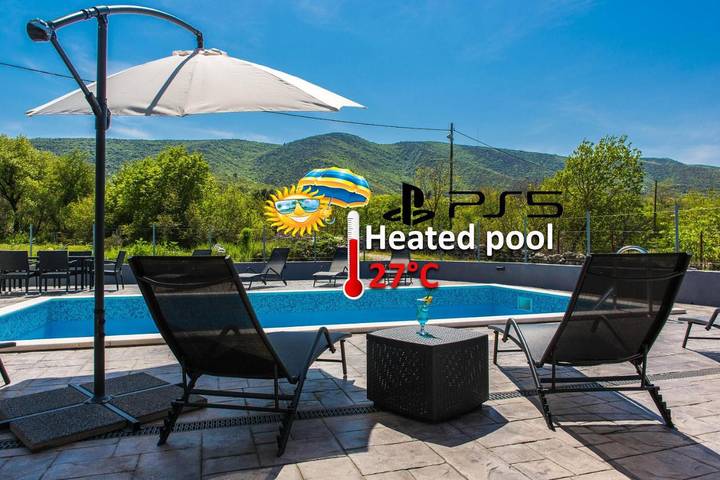 Ferienhaus für 8 Personen, mit Garten und Ausblick sowie Pool, mit Haustier