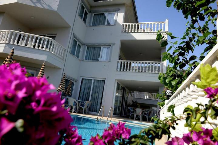 Villa pour 24 personnes, avec piscine ainsi que vue et terrasse, animaux acceptés à Alanya