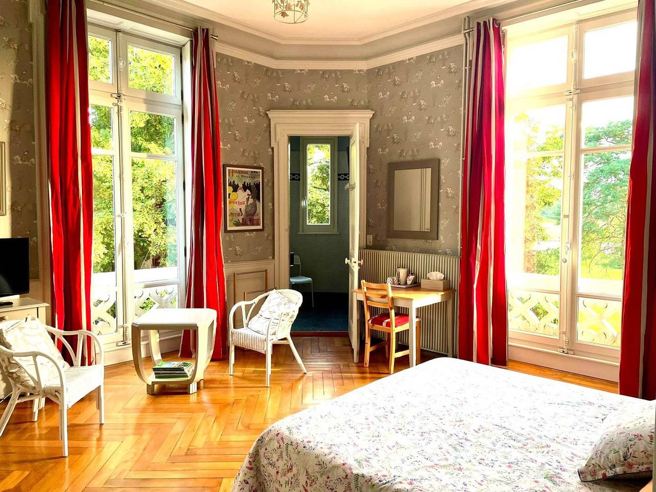 Domaine du Perrier - Chambre Céladon in Sainte-Agathe-la-Bouteresse, Montbrison
