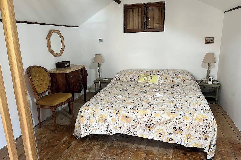 La petite Magnanerie, detached house in private wooded grounds, swimming pool access in Florac-Trois-Rivières, Cévennes