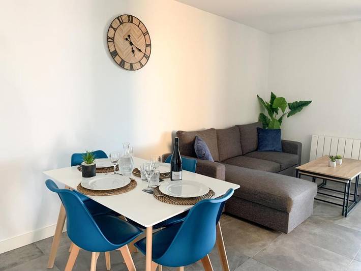 Gîte pour 6 personnes, avec Terrasse à Limas