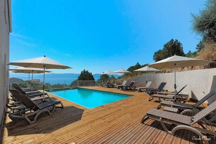 Apartamento de vacaciones para 4 personas, con terraza además de vistas y piscina - 1