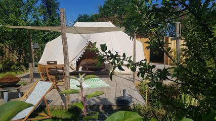 Cottage pour 3 personnes, avec jacuzzi ainsi que piscine et jardin à Berson