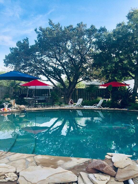 Gemütliche Hütte mit schönem Anwesen, Gästepool mit Seezugang. 4 Schlafplätze! in Lake Buchanan