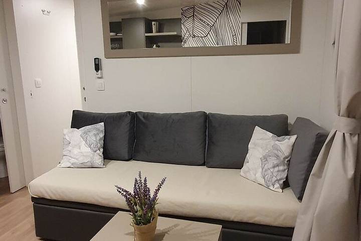 Camping für 5 Personen, mit Terrasse und Pool in Pomer