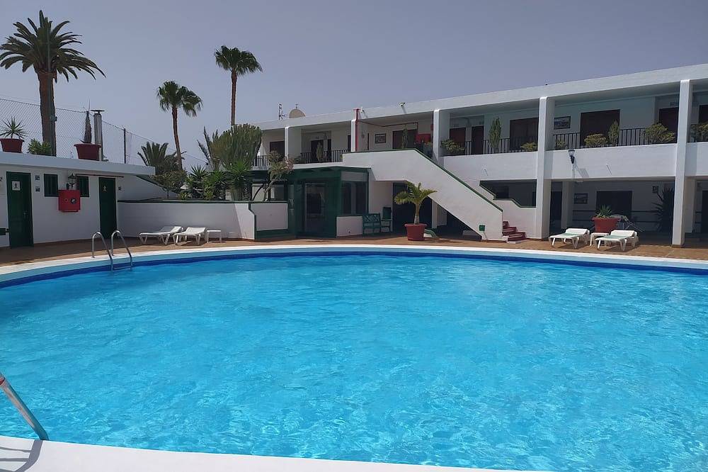 Apartamento entero, 1 Bed Apt, Puerto Del Carmen, swimming pool, Wifi, sea views. in Puerto del Carmen, Tías