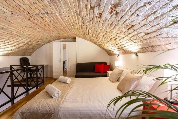 Ganze Wohnung, Cosy studio with terrace next to Kiraly street (L) in Budapest, Danube-Ipoly National Park