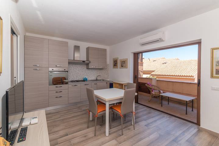 Appartamento intero, Appartamento vacanze Orizzonte Rosso vicino alla spiaggia con vista mare e terrazza in Palau (villaggio), Palau (Sardegna)