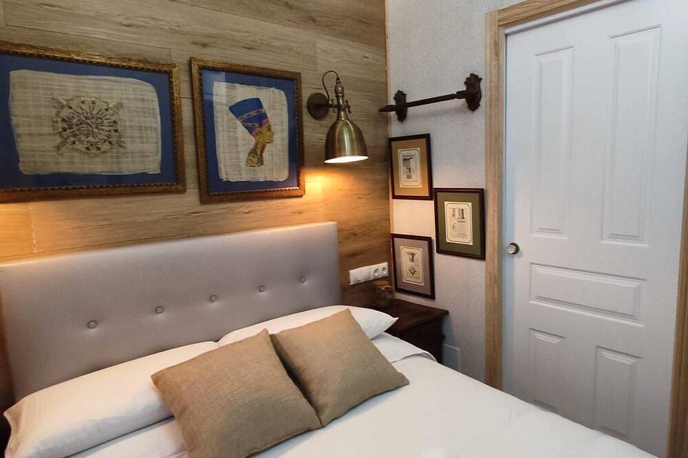 Geheel appartement, Room With Private Bathroom 1 in Nou Barris, Barcelona