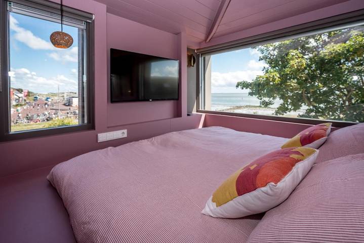 Hotel voor 2 personen, with Terras and Tuin as well as Uitzicht op Vlieland