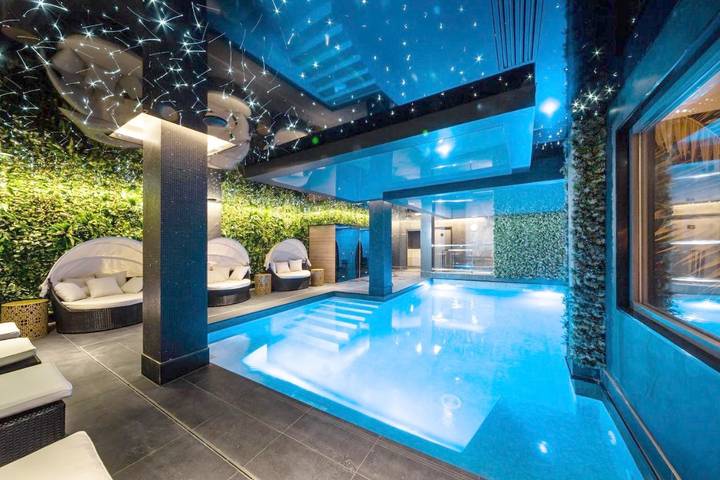 Hôtel pour 2 personnes, avec Terrasse ainsi que Jardin et Piscine