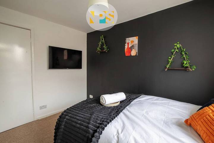The Laurels - Hs2 Contractors, Nec, Bhx Airport Stays, Sleeps 12, Free Parking in Solihull, Birmingham Area