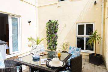 Holiday Apartment for 4 People in Stokenham, Devon, Photo 1