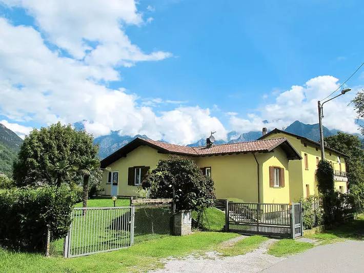 Vacation rental for 4 people, with Balcony in Lake Como