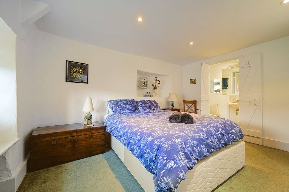 Delightful, family owned, grade Ii listed cottage, 3 bedrooms - sleeps 7 in Stoke Gabriel, Devon