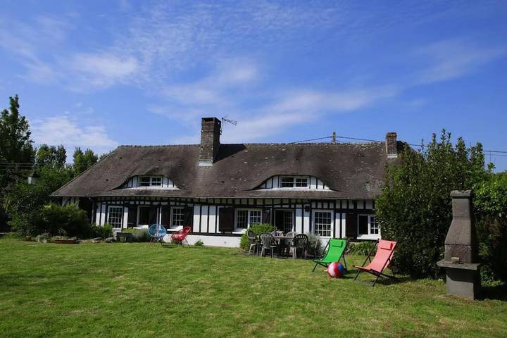 Location de vacances pour 10 personnes, avec Terrasse ainsi que Jardin et Vue dans Canville-les-Deux-Églises