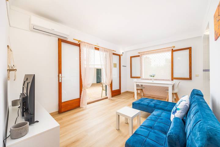 Apartamento inteiro, Apartamento Felipe 1-4 com terraço, piscina partilhada e Wi-Fi (taxas incluídas) in Cala d'Or, Santanyí