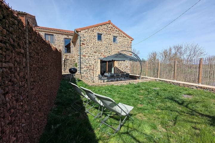 Location de vacances pour 8 personnes, avec jardin, animaux acceptés à Saint-Just-près-Brioude