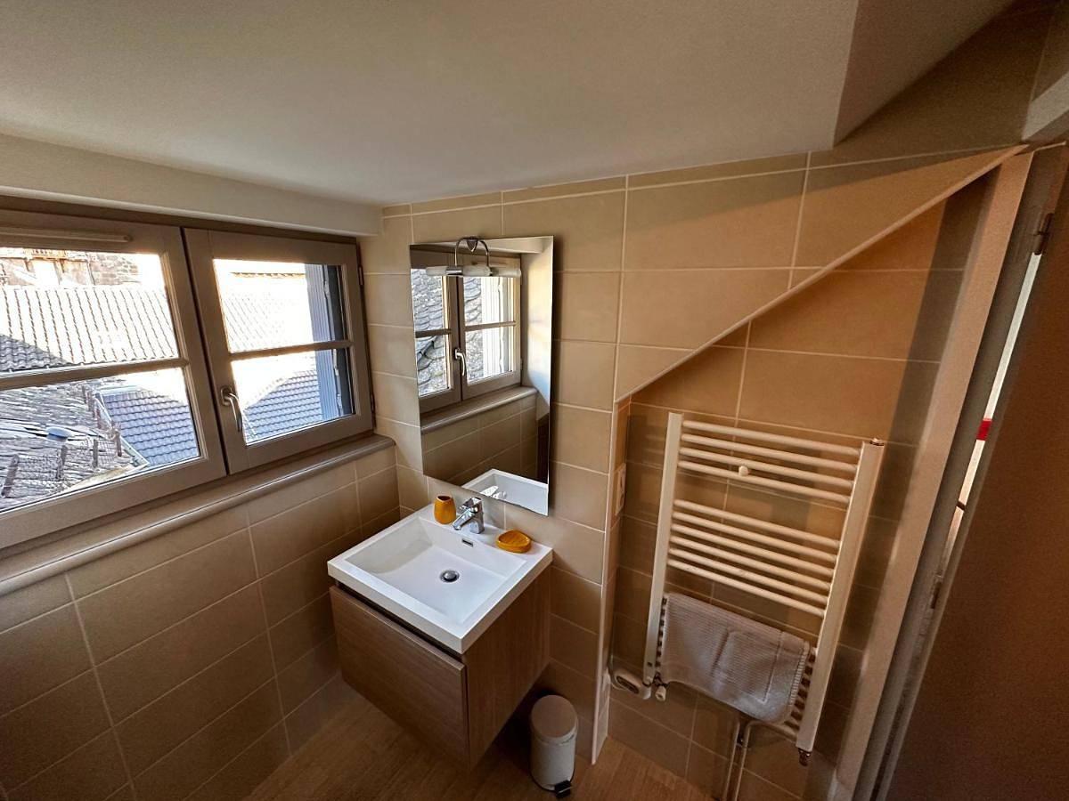 Appartement entier, Two-Bedroom Apartment in Vic-sur-Cère, Région d'Aurillac