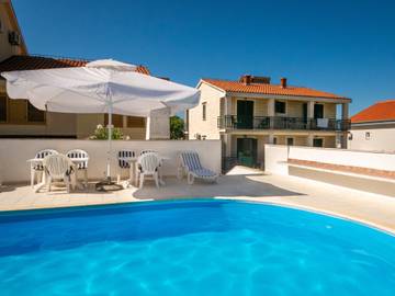 Ferienwohnung für 6 Personen, mit Garten und Sauna sowie Terrasse, mit Haustier auf Peljesac