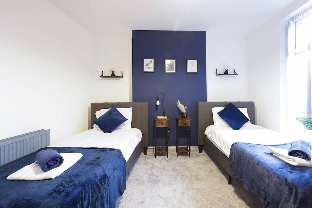 Entire apartment, 3 Bed flat - Near Leeds City Centre- Free parking/Wifi/Fits 7 in Leeds, West Yorkshire