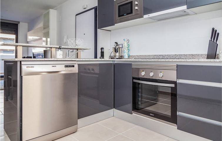 Ganze Ferienwohnung, Appartement am Strand mit Garage, AC, Pool und Terrasse in Los Arenales del Sol, Elche