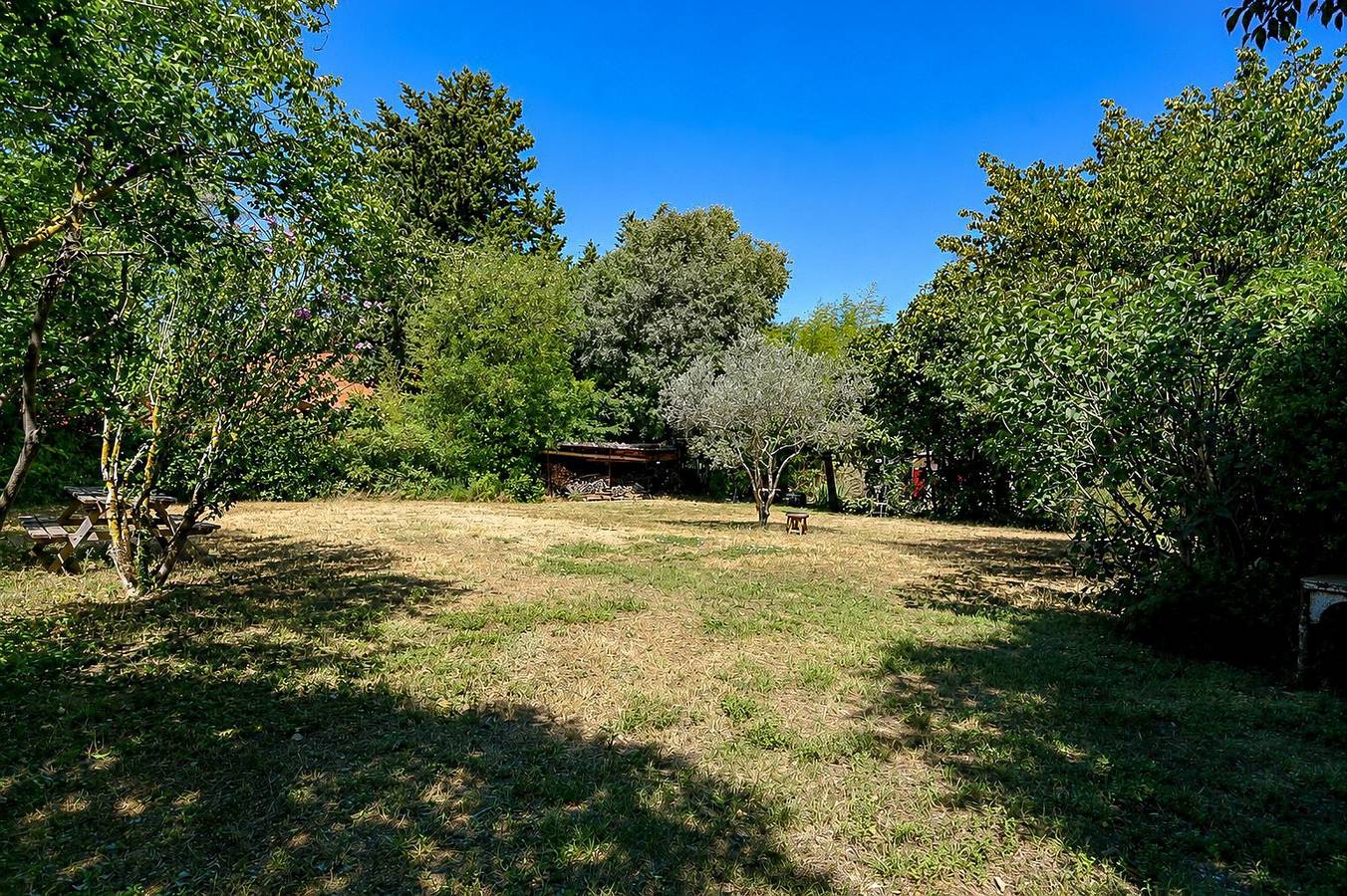 Entire studio, Le Micocoulier Studio in Meyreuil, Mediterranean Coast (France)