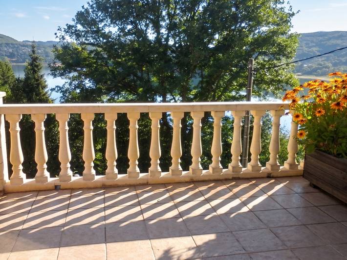 Ferienhaus für 6 Personen, mit Terrasse und Seeblick am Tarn