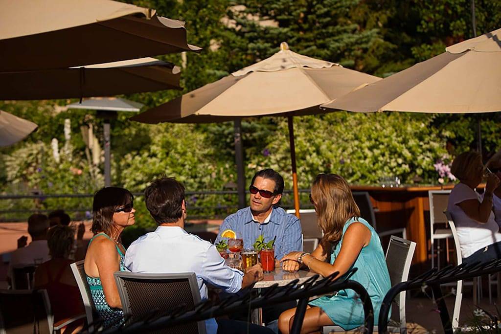 Ganze Wohnung, Herz von Aspen - 2 Blocks von der Innenstadt entfernt. Alle Schlafzimmer mit Bad. Einfach zu Fuß zu Shuttles, Essen in Aspen, Aspen Snowmass