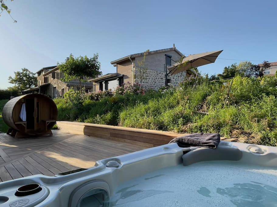 Gîte de charme 5 étoiles pour couple avec sauna et jacuzzi extérieurs privatifs in Peaugres, Région de Tournon-sur-Rhône