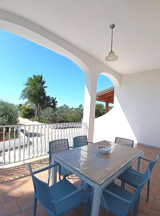 Location de vacances pour 5 personnes, avec vue ainsi que piscine et jardin, animaux acceptés à Lido Marini - 3