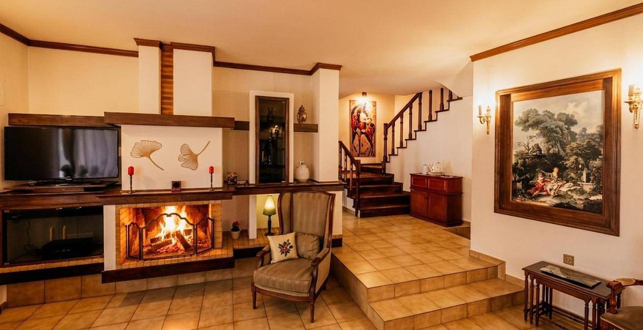 Luxury Grand Home Serres - 4 Bedrooms -Free Parking in Serrès, Région de Serres
