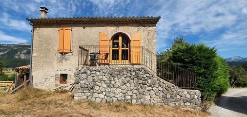 Gîte pour 3 personnes, avec terrasse et jardin à Die