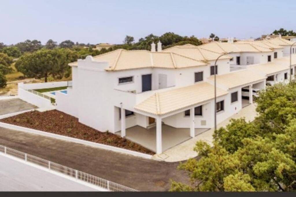 Three-Bedroom Villa in Almancil, Parque Natural da Ria Formosa
