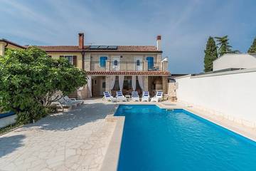 Villa für 10 Personen, mit Balkon und Garten in Umag