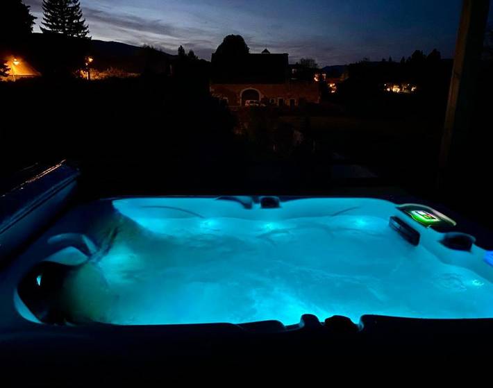 Maison de vacances pour 7 personnes, avec Jacuzzi et Terrasse ainsi que Jardin et Vue