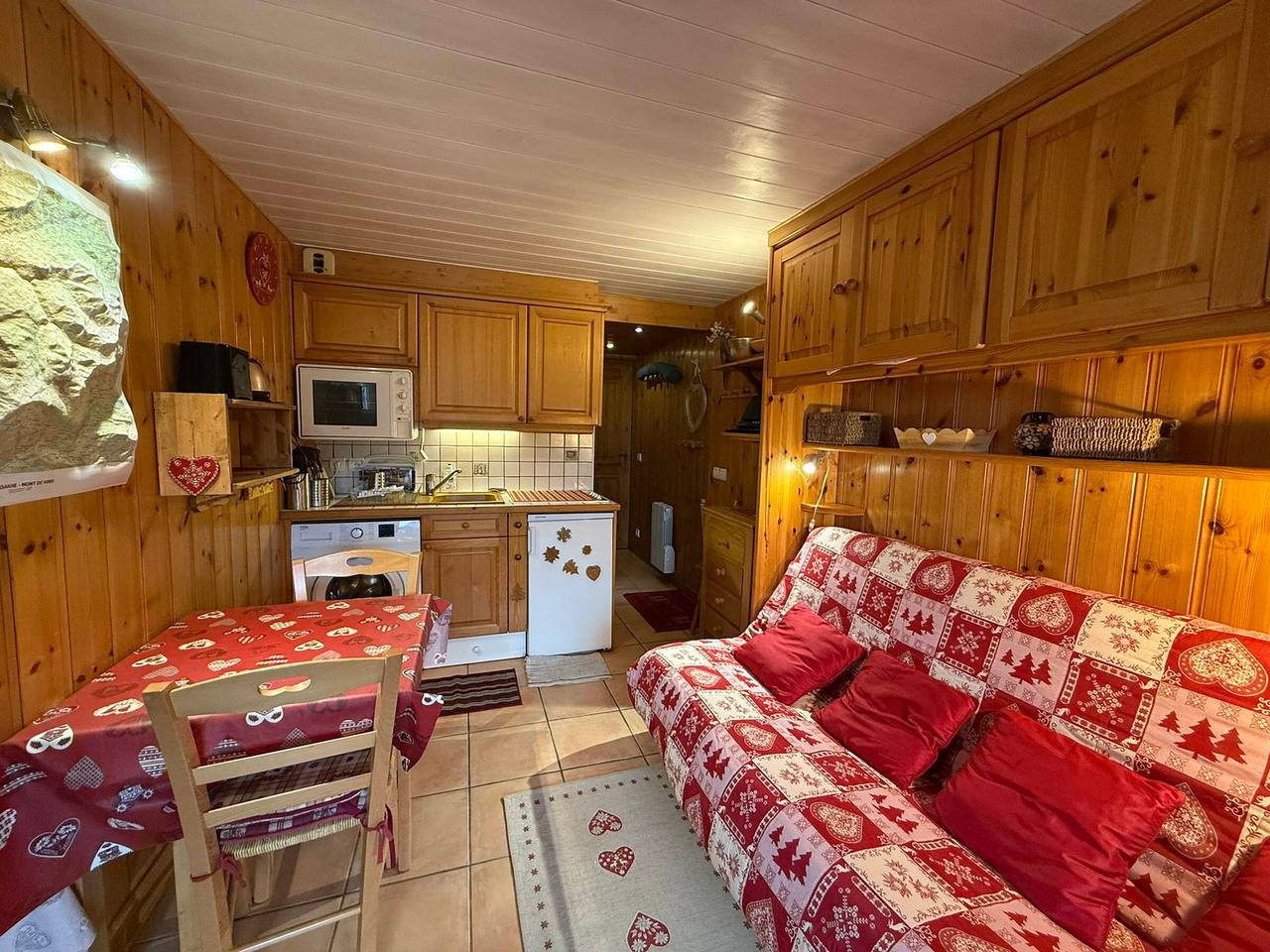 Entire studio, Cozy Studio Les Saisies - 2 Pers, 14m², piste view in Hauteluce, Albertville region