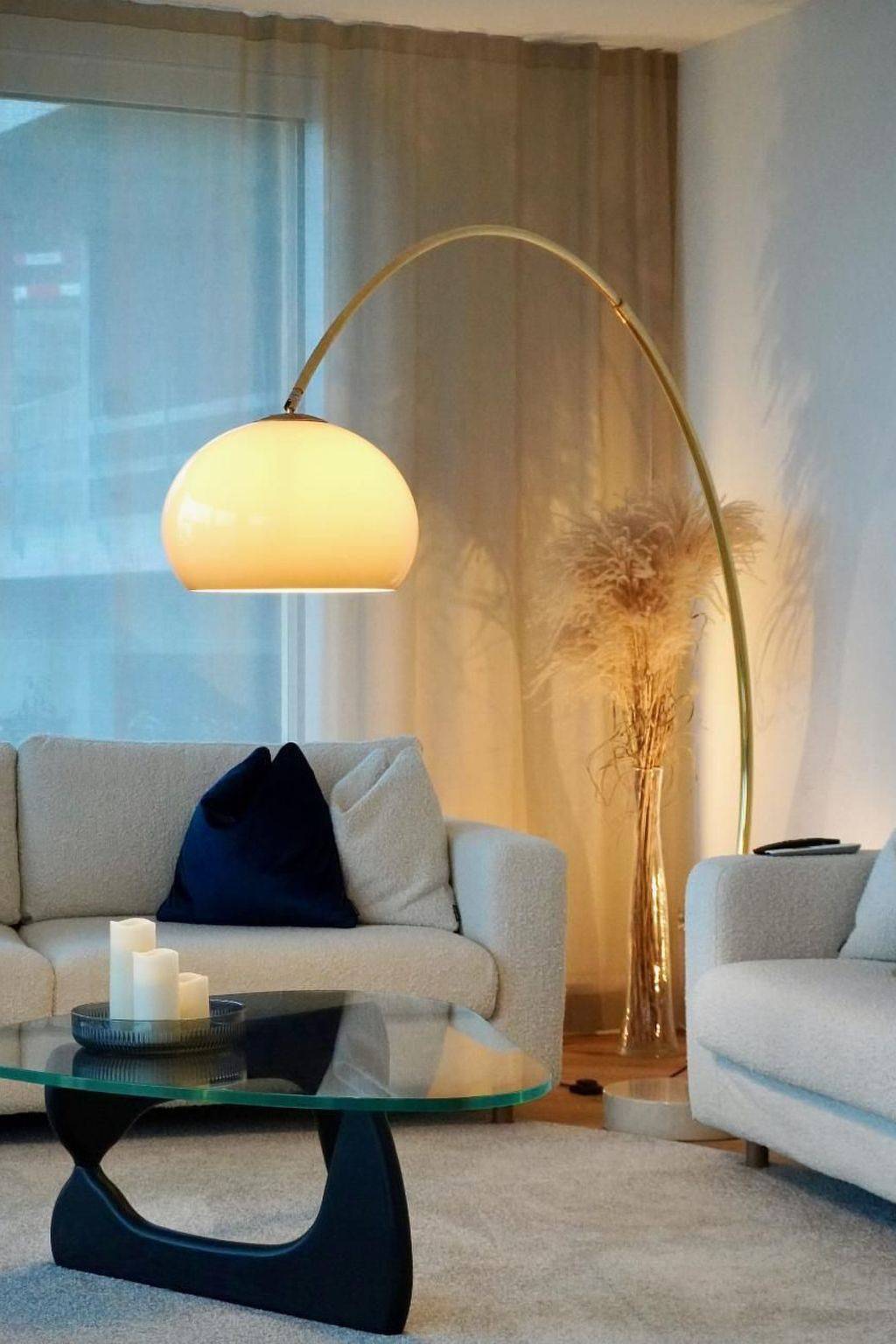 Entire apartment, "Lakeview" - a design holiday home in Berlingen, Untersee