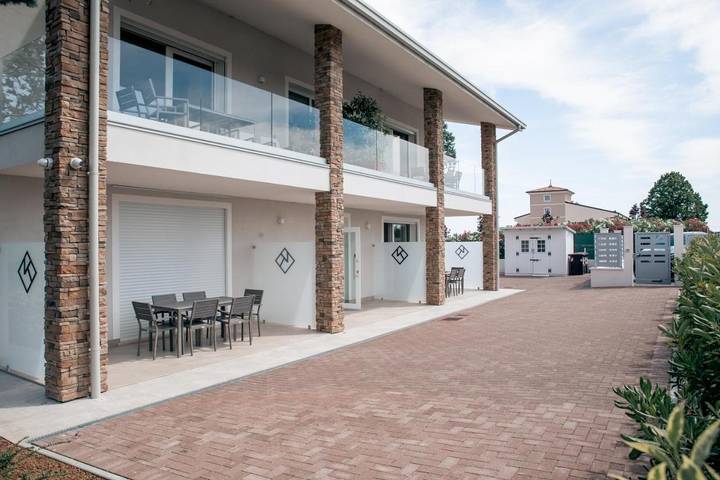 Appartement de vacances pour 6 personnes, avec Balcon ainsi que Terrasse et Jardin dans Gardaland Park