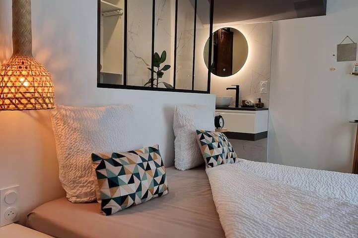 Gîte pour 5 personnes, avec jacuzzi ainsi que jardin et terrasse à Saint-Quay-Perros - 2