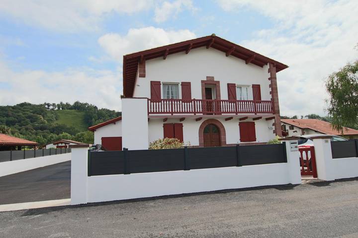 Gîte pour 5 personnes, avec Terrasse et Jardin