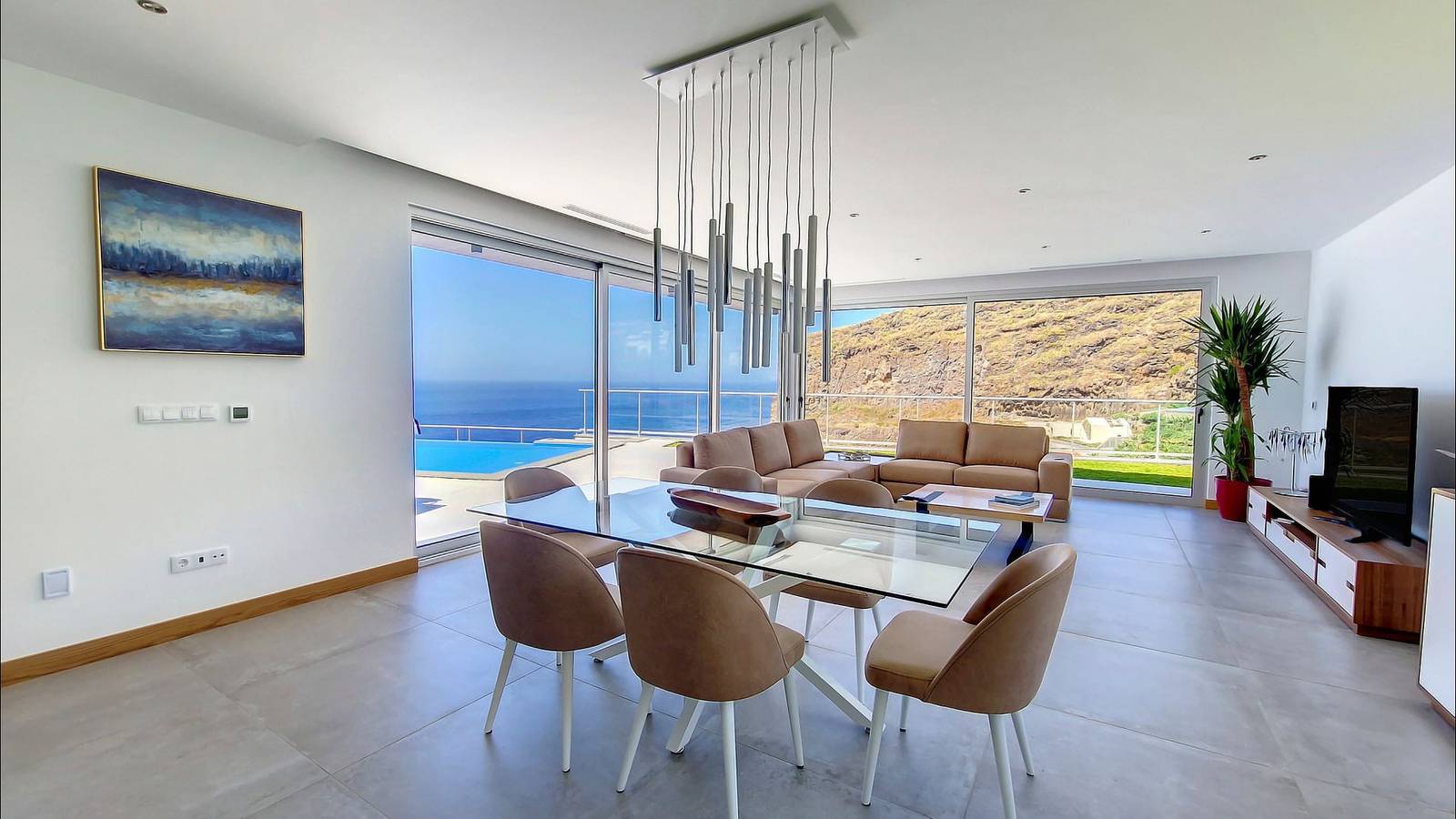 Villa Blue Horizon by Lovelystay in Pináculo, Tabua