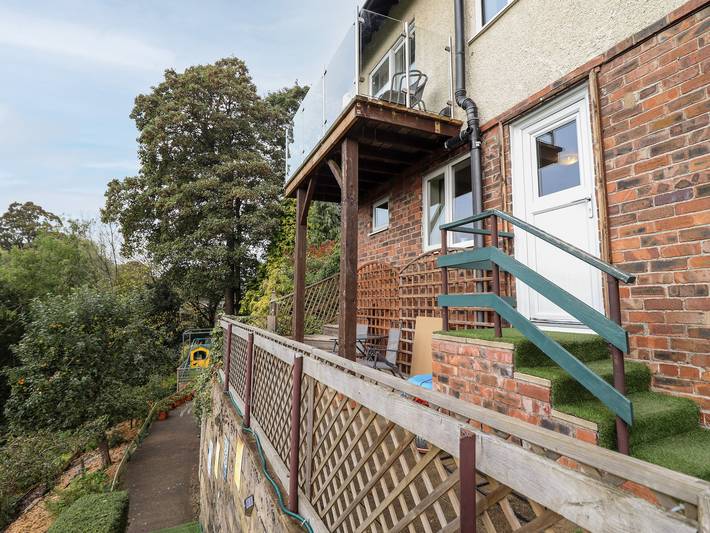 Log cabin for 2 people, with Garden in Llangollen