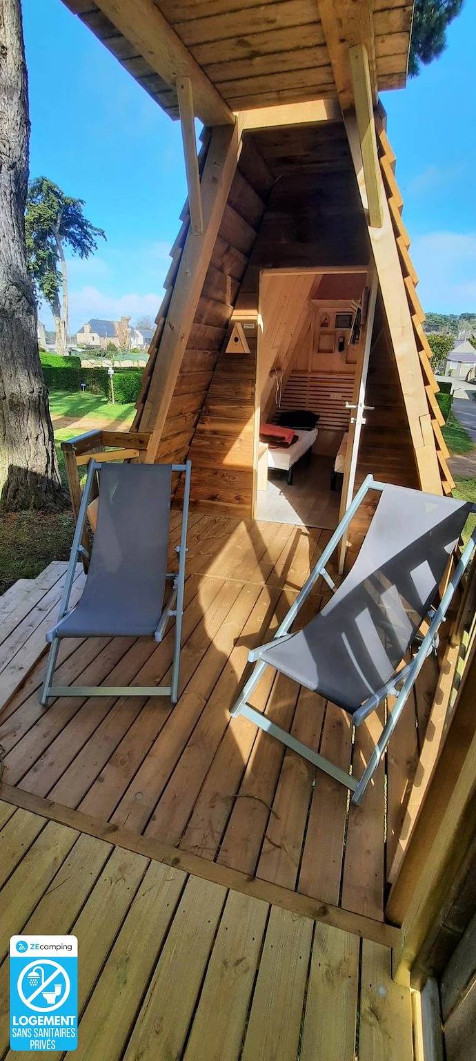 Gîte pour 2 personnes, avec terrasse ainsi que piscine et bassin pour enfant