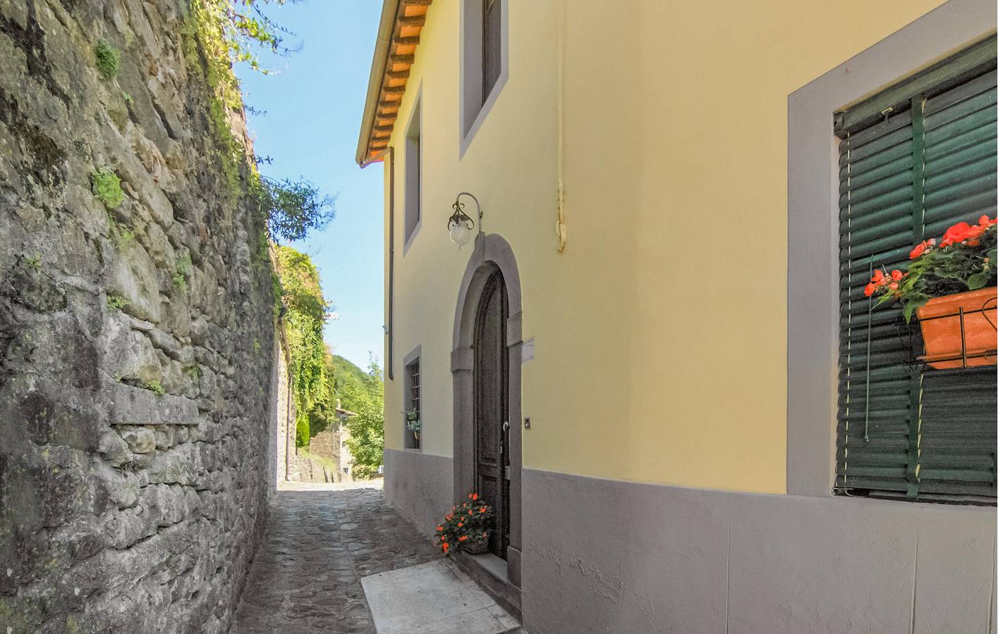 Modernes Apartment am Pool in der Nähe des Stadtzentrums von Barga in Barga, Parco Regionale delle Alpi Apuane