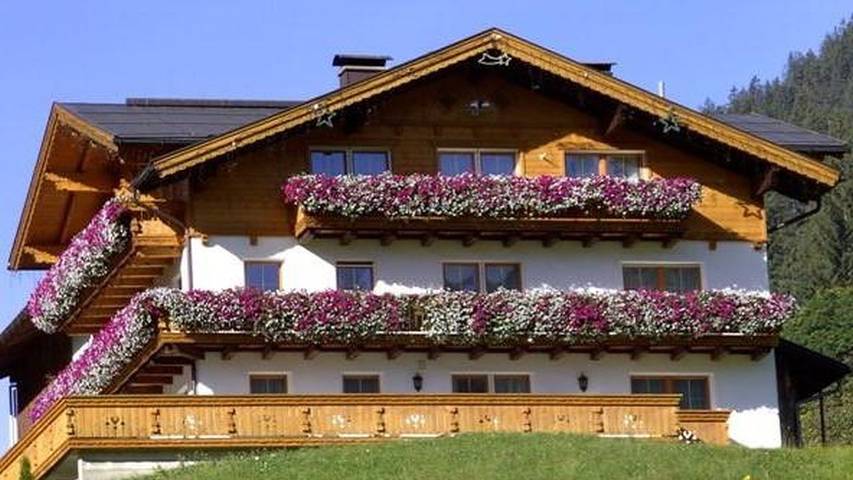 Ferienwohnung für 4 Personen, mit Balkon im Lechtal