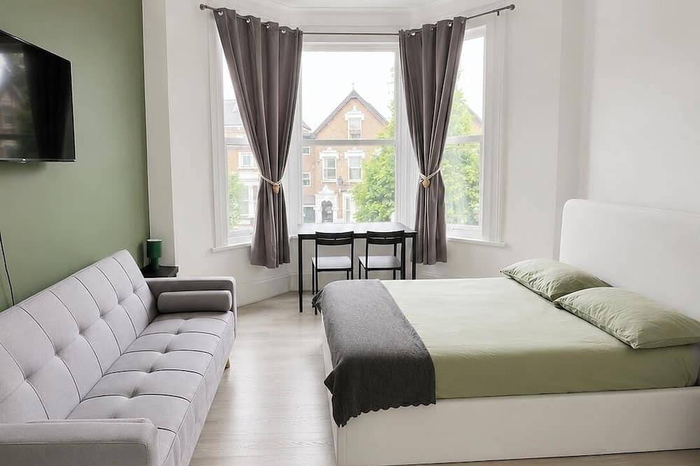 Entire apartment, Kw Deluxe Triple Studio for 3 | Near Alexandra Palace in Haringey, London