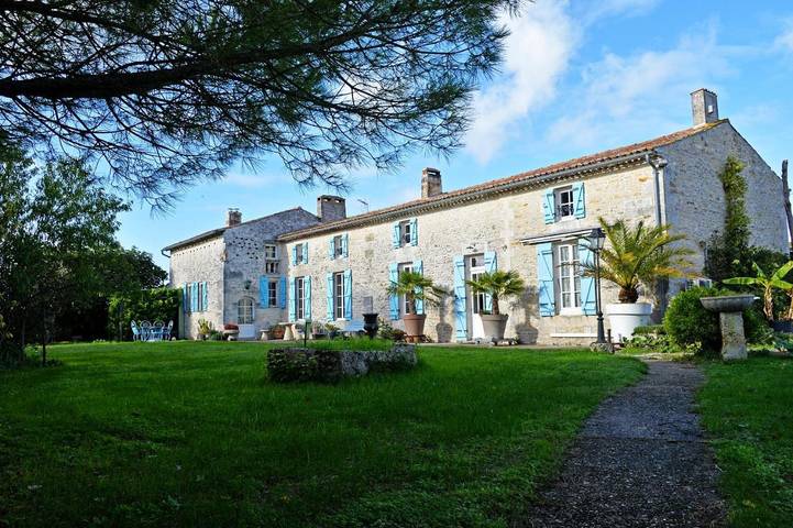 Cama y desayuno para 6 personas, con Terraza y Jacuzzi además de Jardín y Vistas en Arces