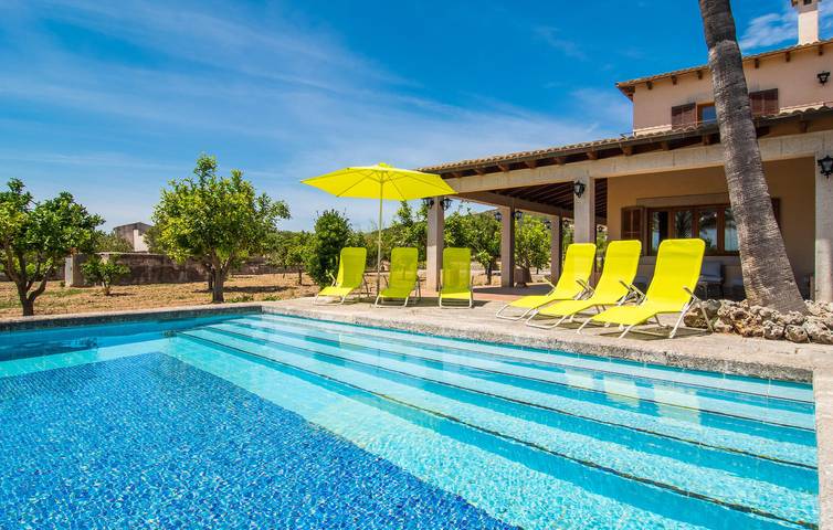 Soleado Apartamento con Terraza y Piscina: Binissalem Gem in Binisalem, Interior de Mallorca